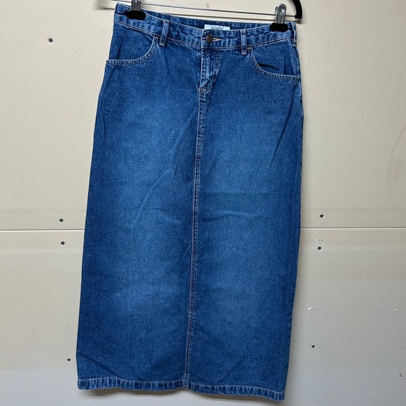 2/$30⚡️- SKIRT | Women’s Old Navy Jean skirt size 1 - Picture 1 of 6